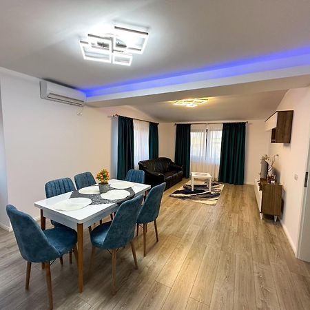 Zim Family Airport Apartment Otopeni Bagian luar foto