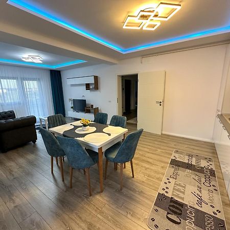 Zim Family Airport Apartment Otopeni Bagian luar foto