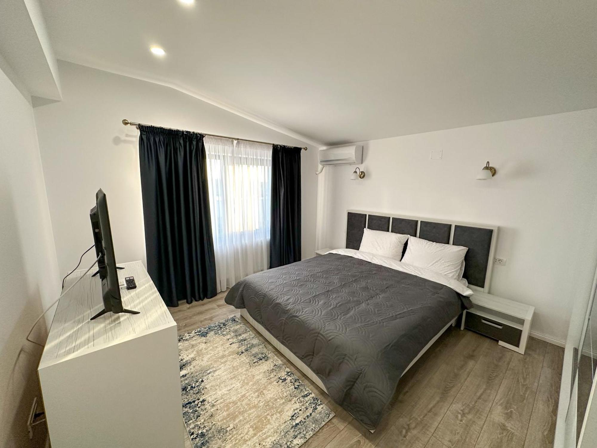 Zim Family Airport Apartment Otopeni Bagian luar foto