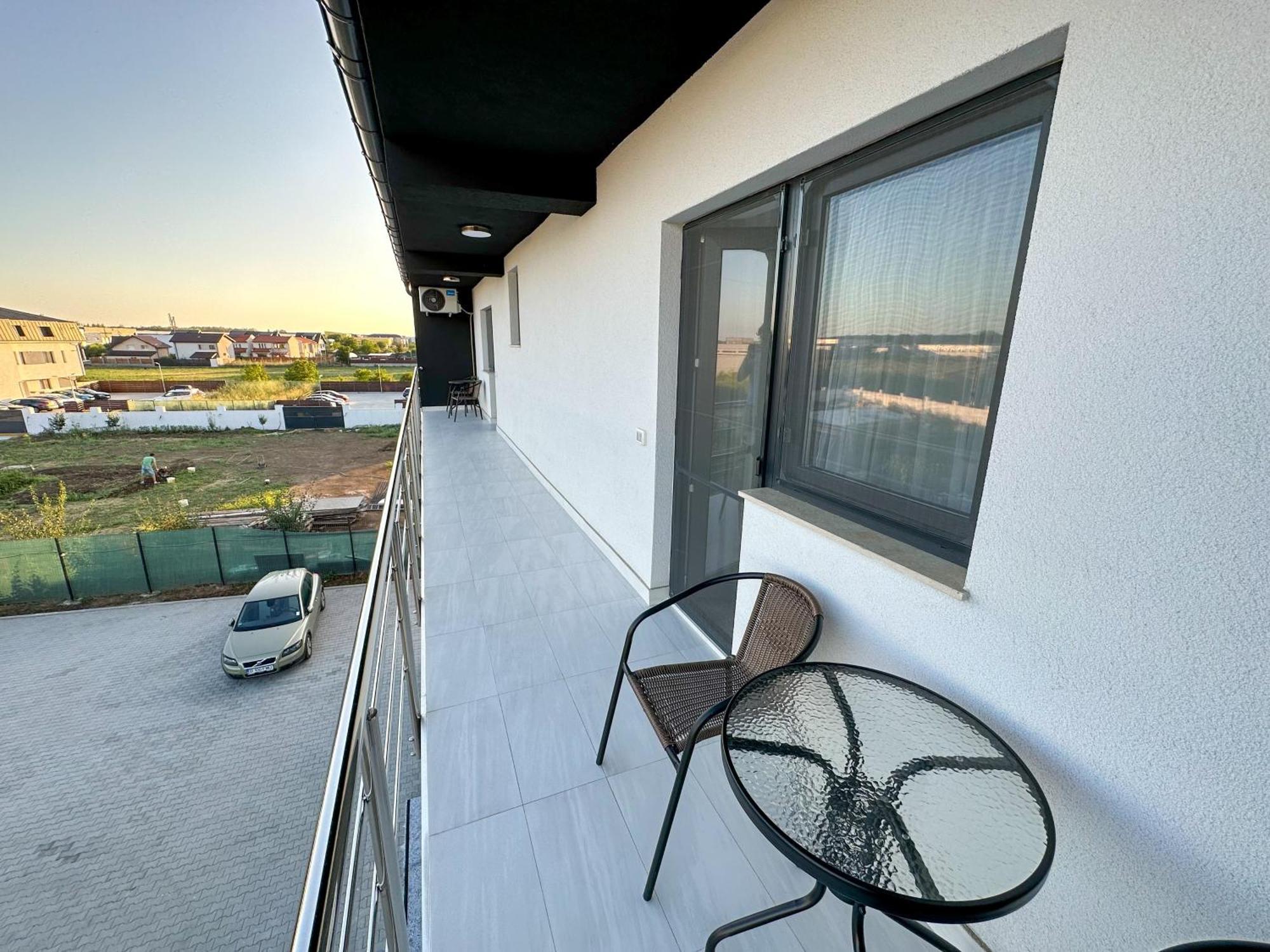 Zim Family Airport Apartment Otopeni Bagian luar foto