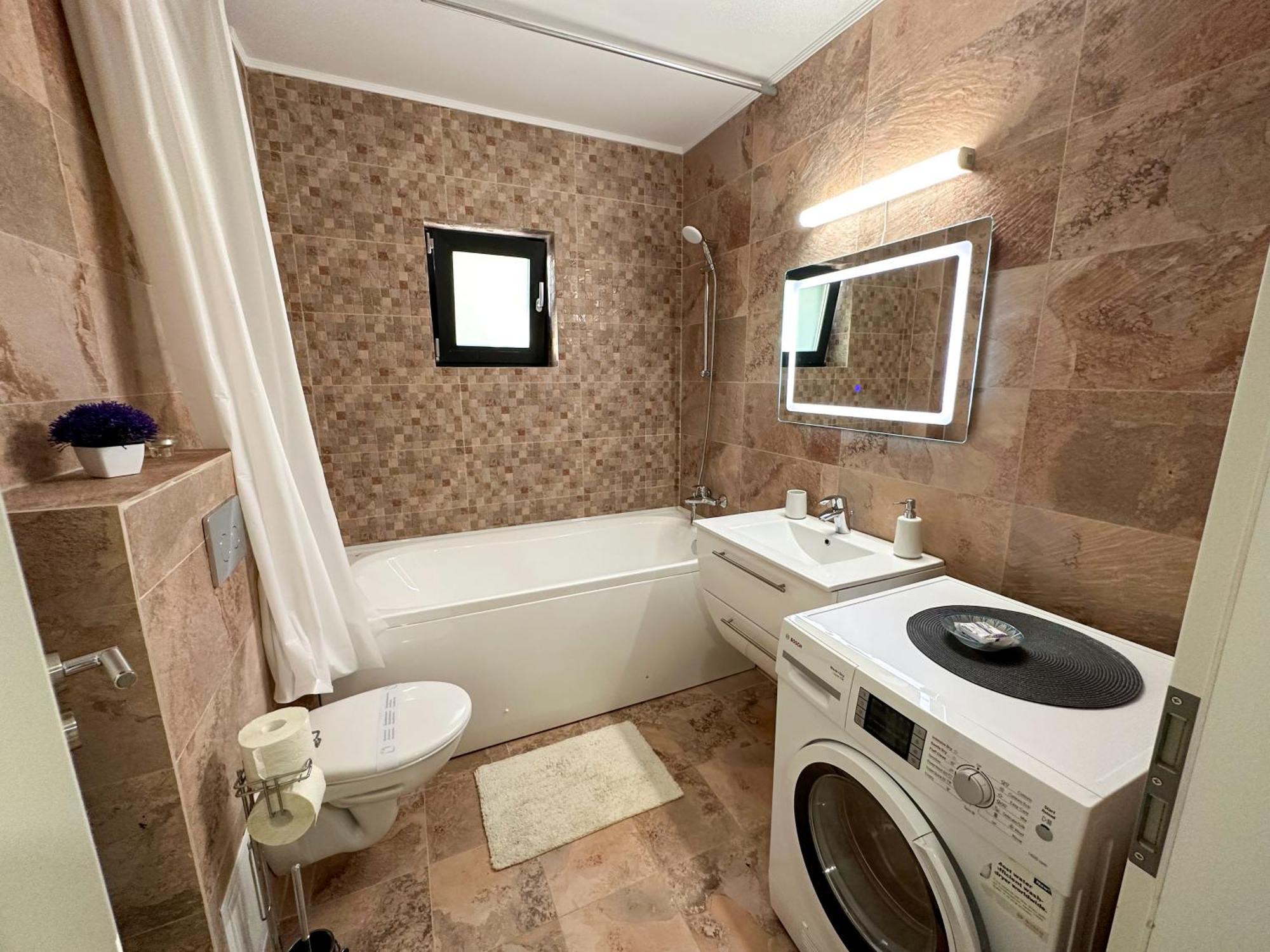 Zim Family Airport Apartment Otopeni Bagian luar foto