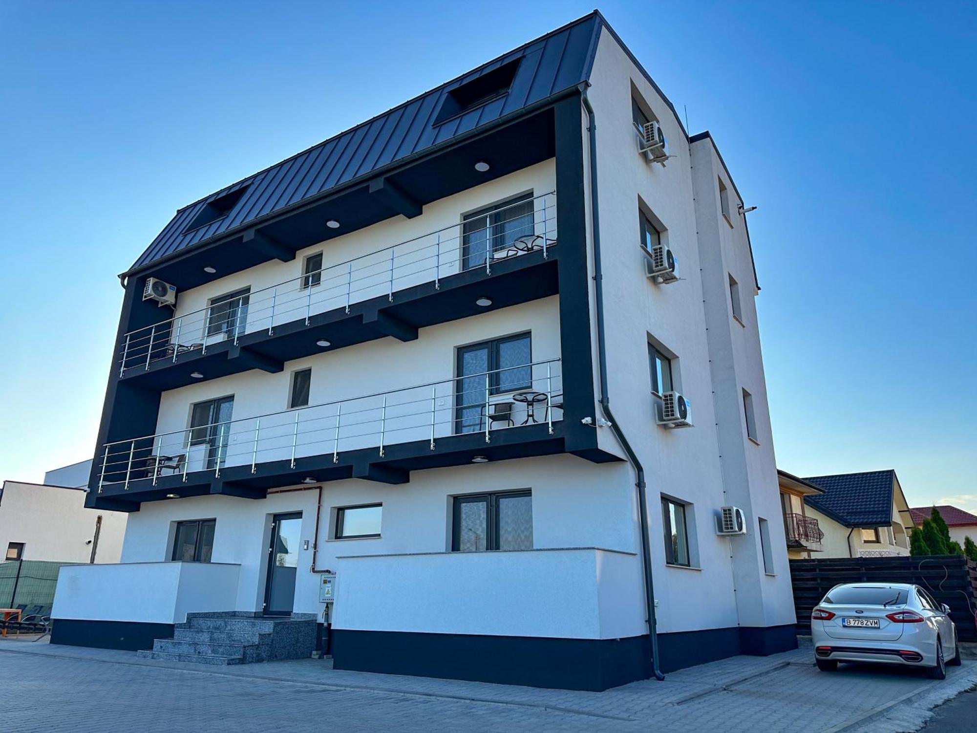 Zim Family Airport Apartment Otopeni Bagian luar foto
