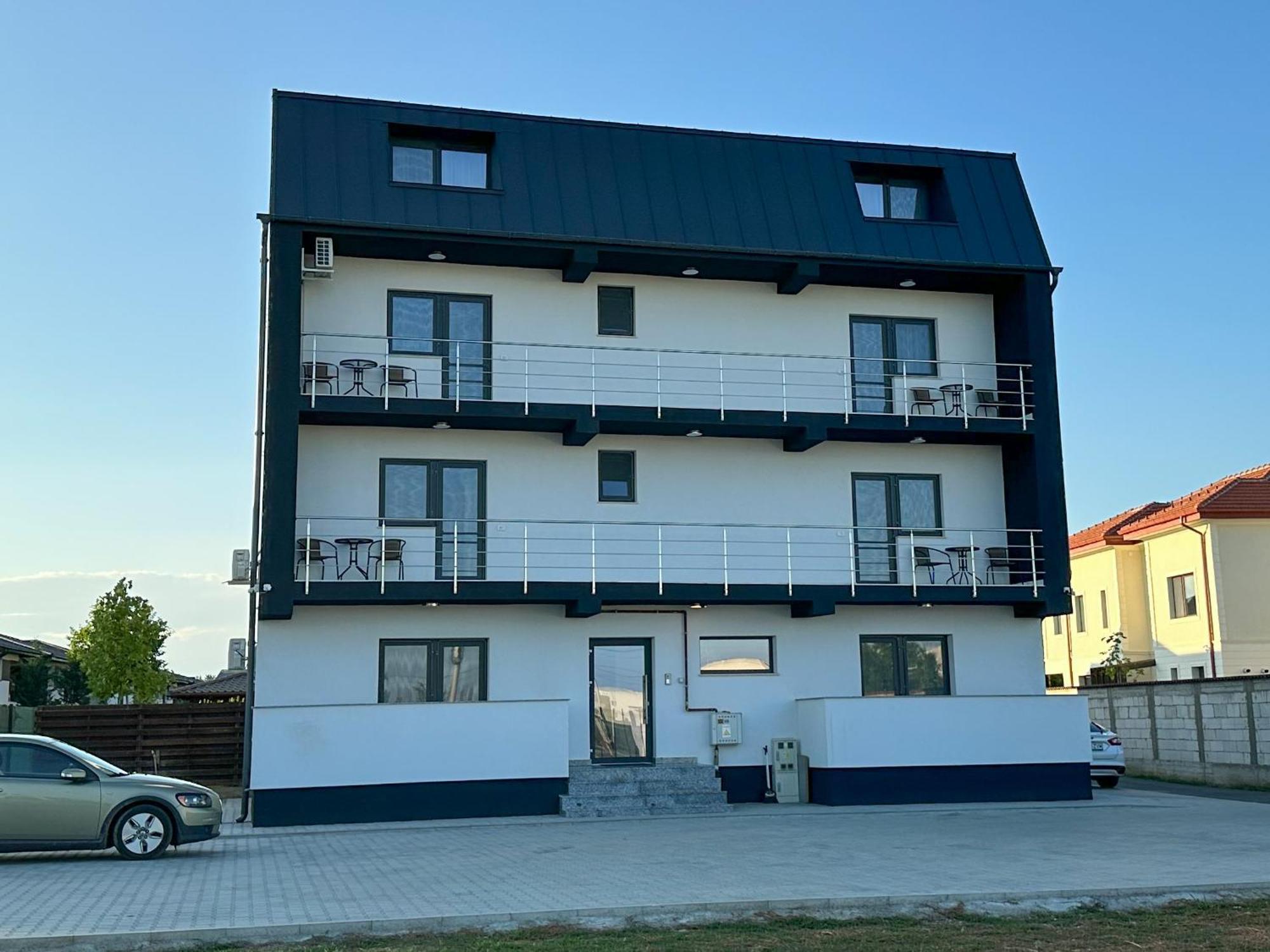 Zim Family Airport Apartment Otopeni Bagian luar foto